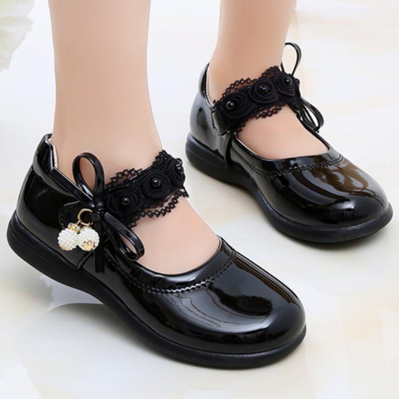 Детские туфли на плоской подошве с мягкой подошвой для студентов, черные туфли для выступлений, повседневные универсальные туфли 2024 года, новые детские туфли принцессы с милой подвеской