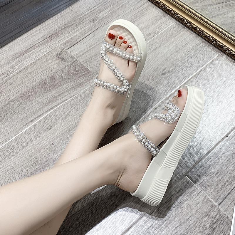 Летние новые стильные модные и элегантные повседневные сандалии на толстой подошве, украшенные жемчугом, легкие тапочки на плоской подошве с открытым носком НЕТ:8666