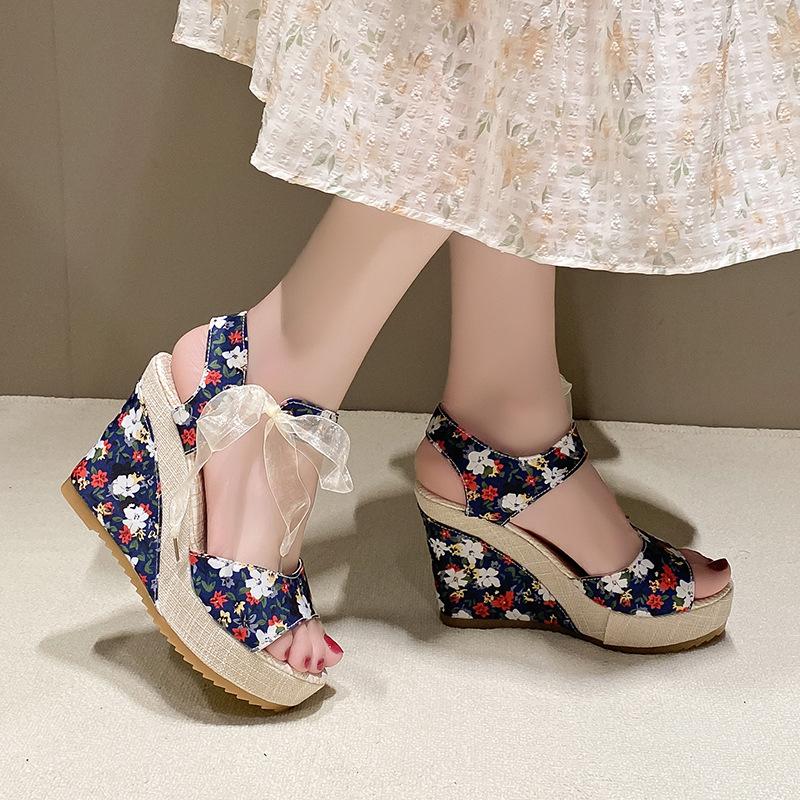 Женские босоножки на танкетке с фруктовым узором, женские босоножки на высоком каблуке, весна-лето 2025, новые женские туфли с бантом в виде рыбьего рта