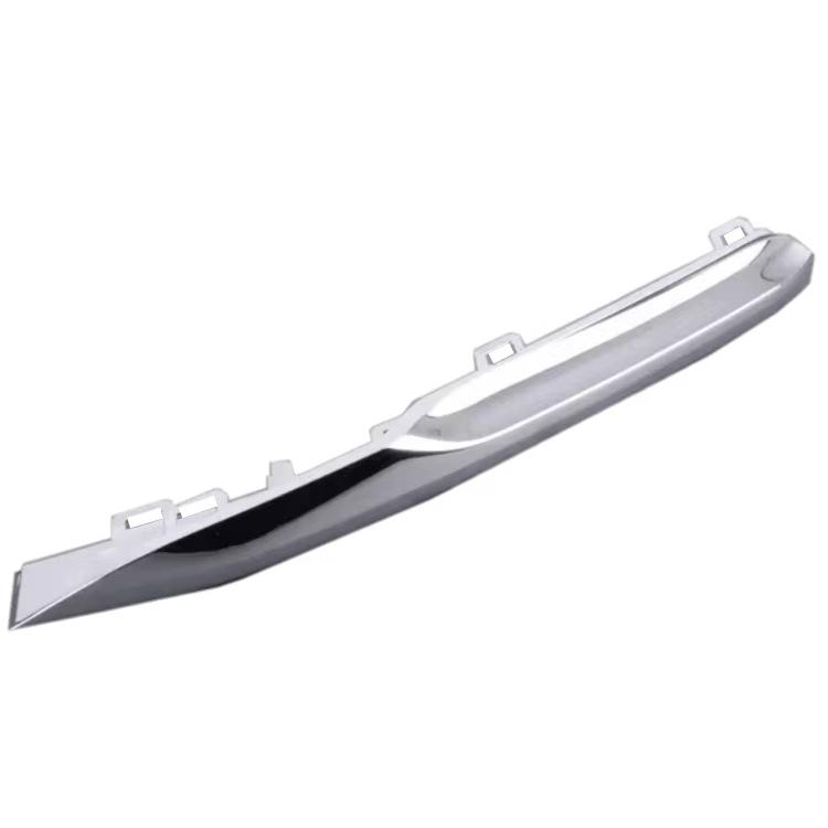 Накладка на решетку нижнего бампера BMW F30/F31 2012-15, номера деталей 51117293105 и 51117293106.