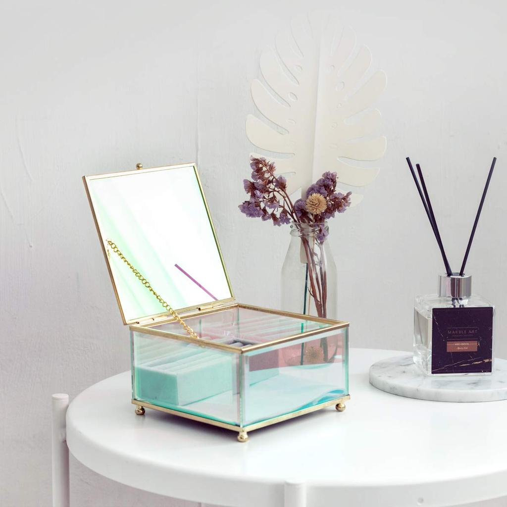 Moosy life AB61 Шкатулка для колец, серег и ожерелий. Прозрачное стекло с дизайном Северного сияния и металлической рамой. Отличная идея для подарка.