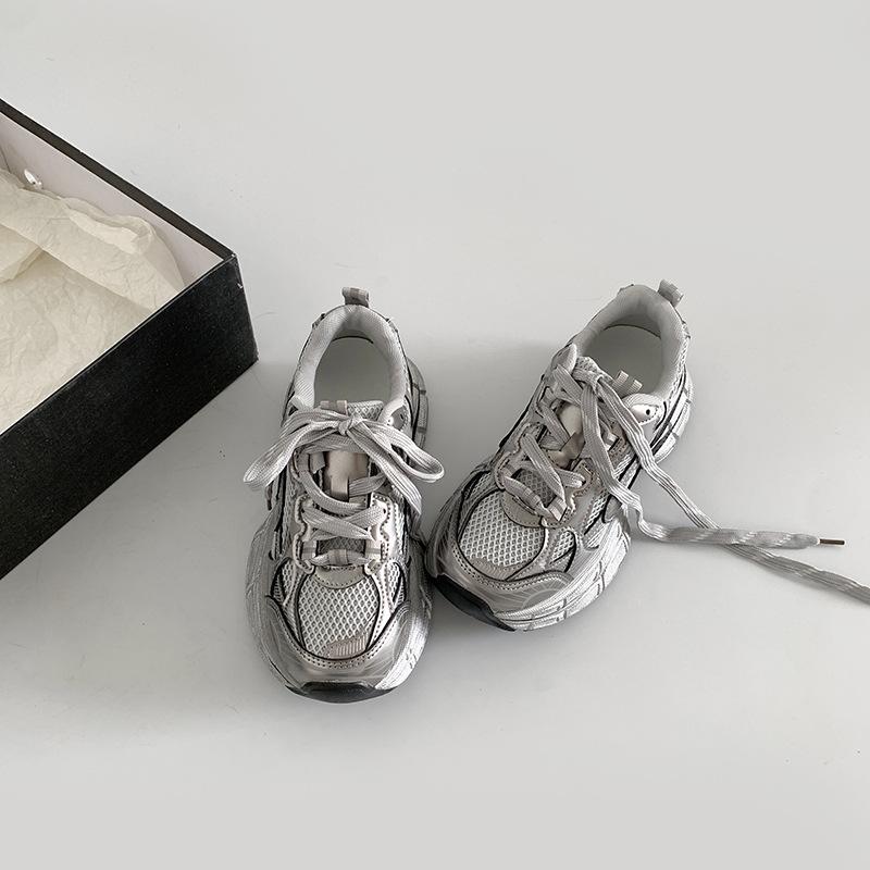 Белые ноги, маленькая толстая подошва, высокие туфли для папы, женская летняя обувь 2025 года, новая популярная легкая повседневная спортивная обувь