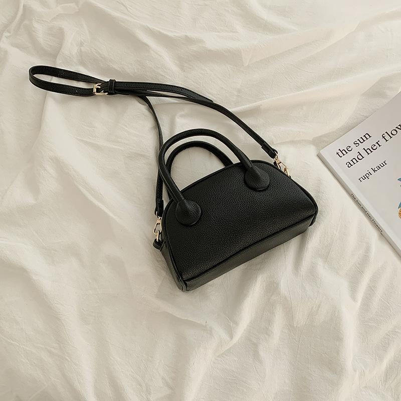 French Niche Design Bag Women's Handbag 2025 New Fashion Shell Bag Simple Shoulder Messenger Bag