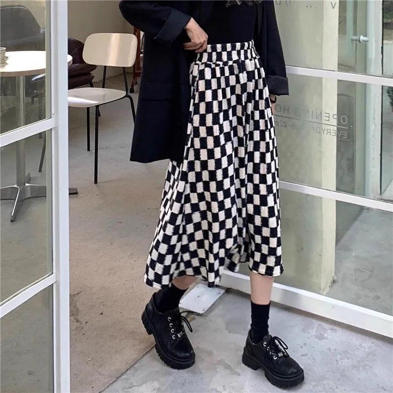 Retro Black & White Plaid A-Line Midi Skirt for Petite Figures - Perfect for Autumn & Winter