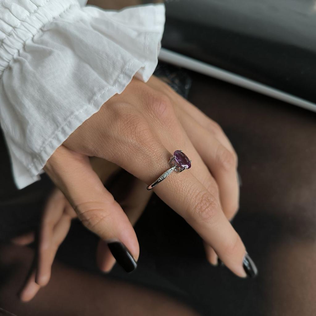 Серебряное кольцо с александритом, фианитами, вес изделия 2,92 гр (2187615)