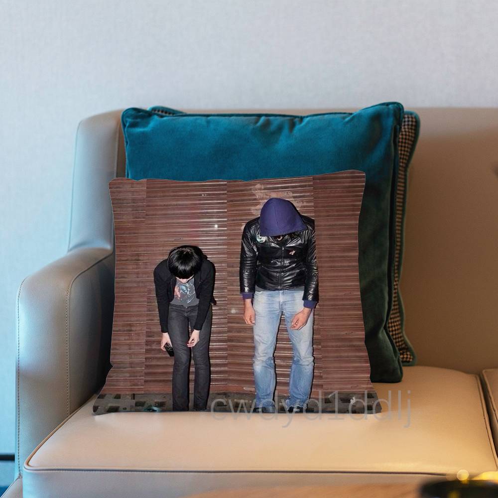 CCrystal Castles Band Amnesty Cushion Cover Pillow Cover Decor Pillowcase Printed Cushion Case For Couch