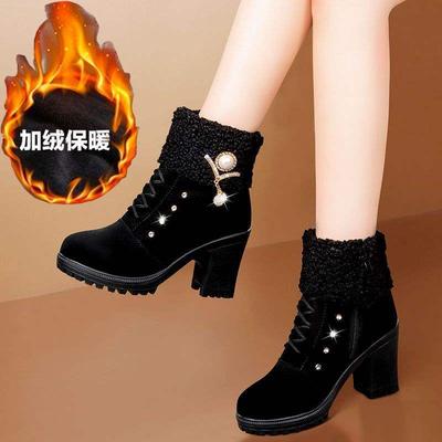 Женские ботинки Мартин бархатные утепленные зимние теплые на высоком каблуке 2025 новые универсальные хлопковые ботинки британские на толстом каблуке короткие ботинки