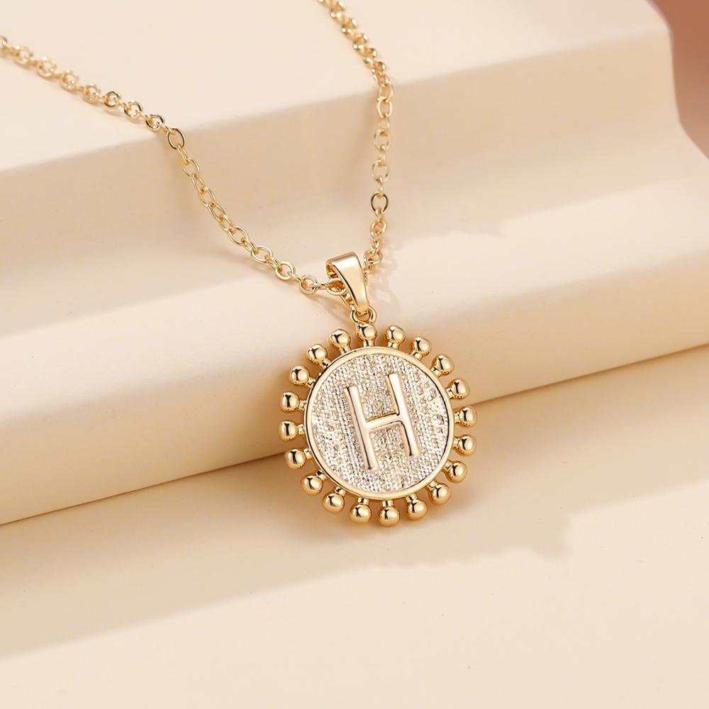 Ожерелье с инициалами для женщин, 1 шт., золотого цвета, круглая подвеска с буквами, цепочка, ожерелье, колье, ювелирные изделия с алфавитом