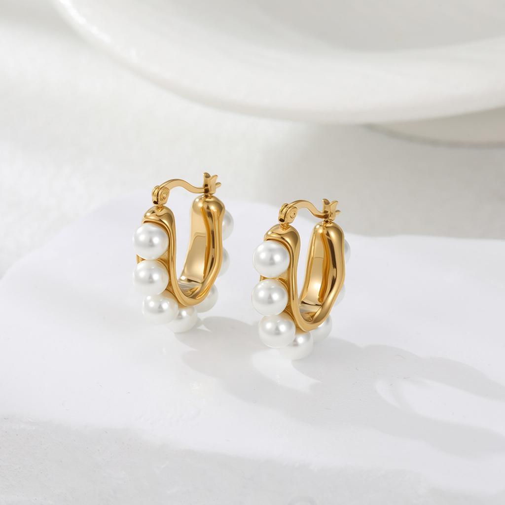 GEMCHIC Женские серьги-кольца геометрической формы золотистого тона со свежими белыми жемчужинами - Элегантные пусеты в французском стиле