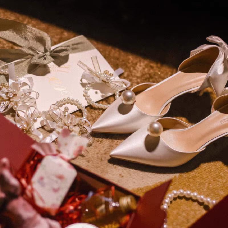 Мода 2025 Жемчужный Французский Бант Невеста, Жемчужный Дизайнерский Показ Мод, Нишевые Высокие Каблуки, Свадебные Туфли и Босоножки