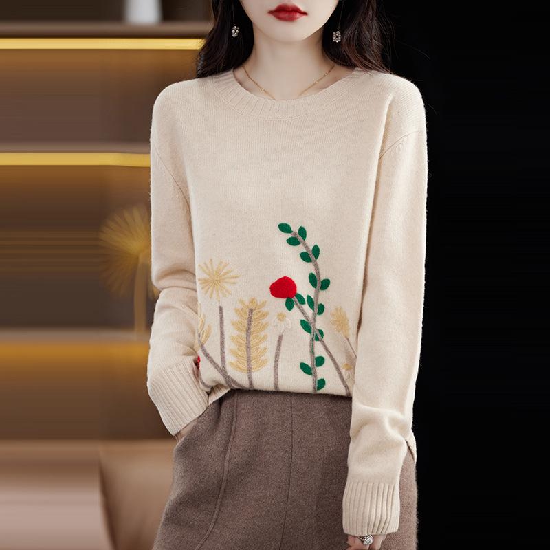 2025 Fashion Wool Crew Neck Embroidered Sweater – Loose, Warm, and Comfortable