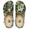 A BATHING APE x Crocs Classic clog камуфляжный принт удобные и универсальные дырчатые туфли для мужчин и женщин коричневого цвета