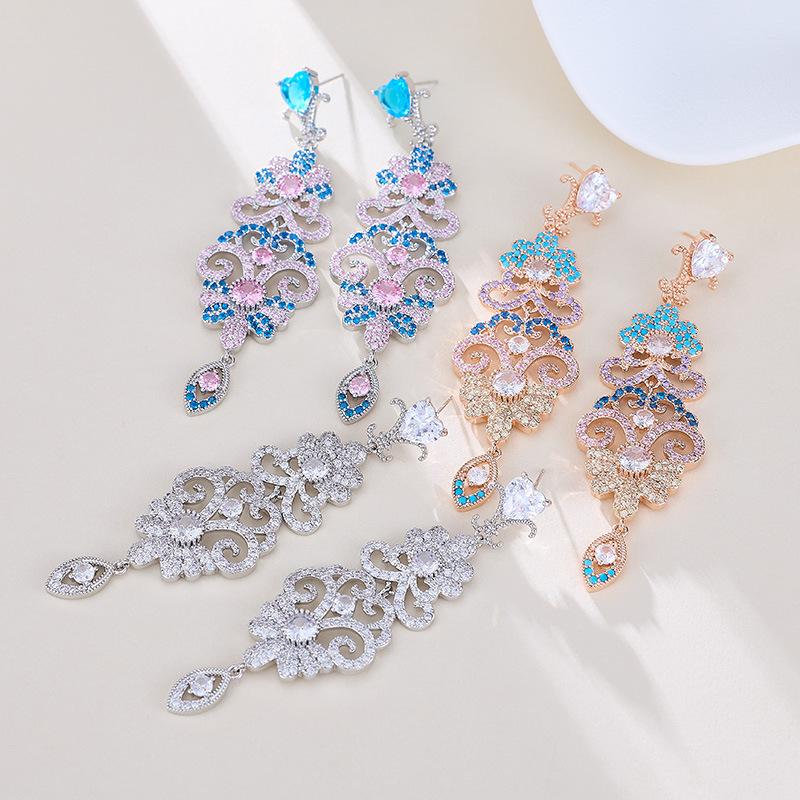 Luxury Court Style Long Hollow Earrings European American Noble Lady Temperament Formal Party Wedding Dress Ear Ornaments