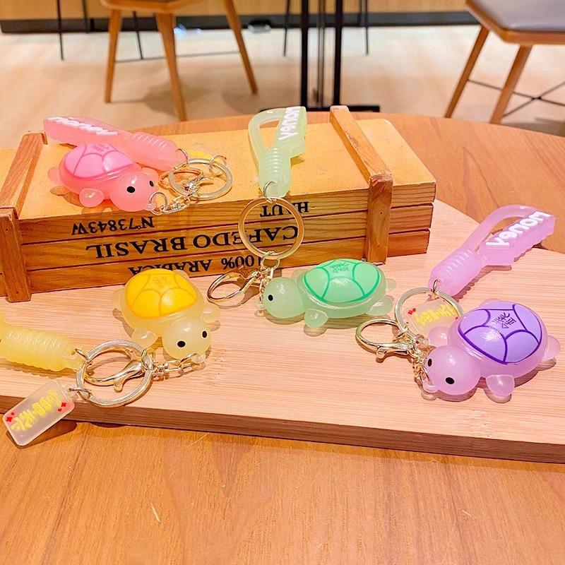 Internet Celebrity Silicone Turtle Couple Keychain - Cute Cartoon Bag Charm & Creative Backpack Pendant