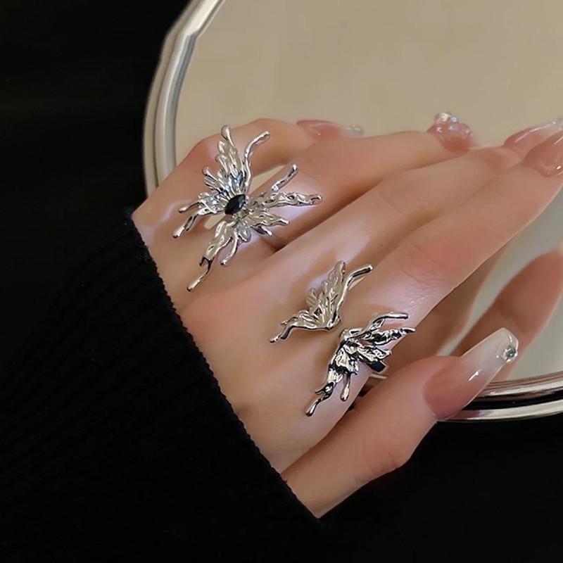 New Punk Vintage Metal Liquid Butterfly Women's Adjustable Ring Niche Design Fashion Exquisite Insect Ring Gothic Jewelry Gifts