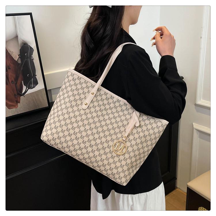 Stylish Large-Capacity Retro Commuter Tote: Versatile Korean Shoulder Handbag