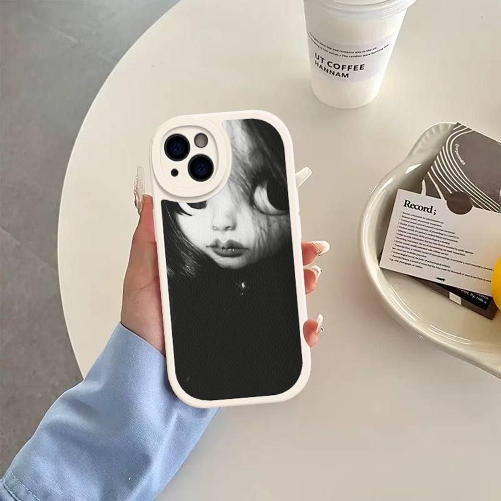 Темная милая кукла Девочка Кожаный чехол для телефона Для IPhone 16 16e 15 14 13 12 11 Pro Max Plus Mini Чехол