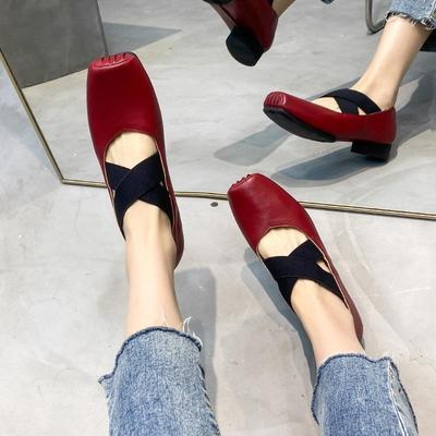 [Zhike] Мать винограда имеет ту же модель, что и балетки мисс Друны с темными перекрестными ремешками и квадратным носком с неглубоким вырезом.