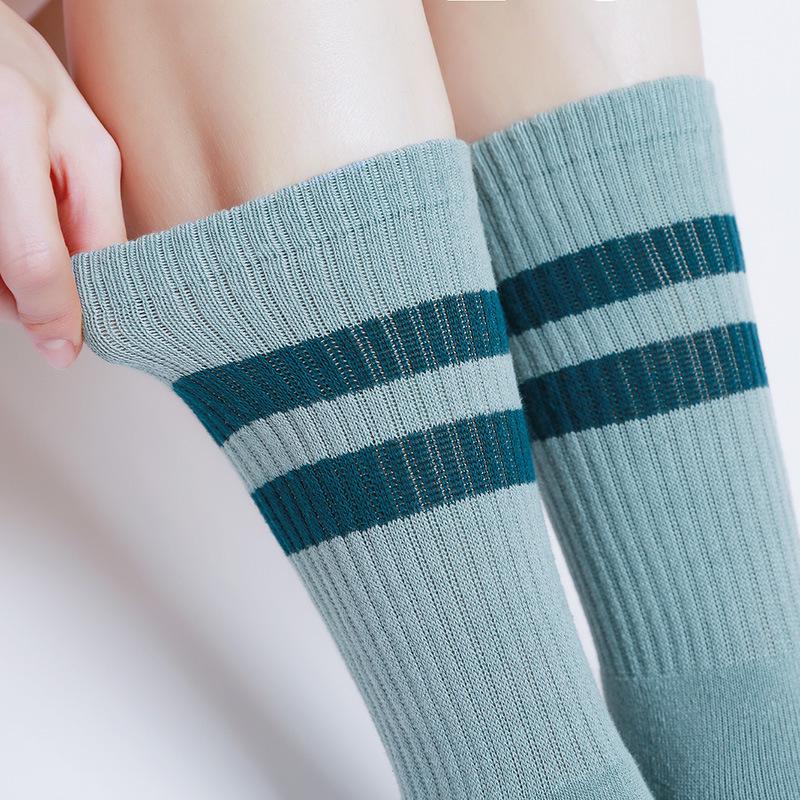 Высокие носки для йоги с толстой махровой подошвой, мягкий чесаный хлопок, дизайн с клеевыми точками для стройных икр