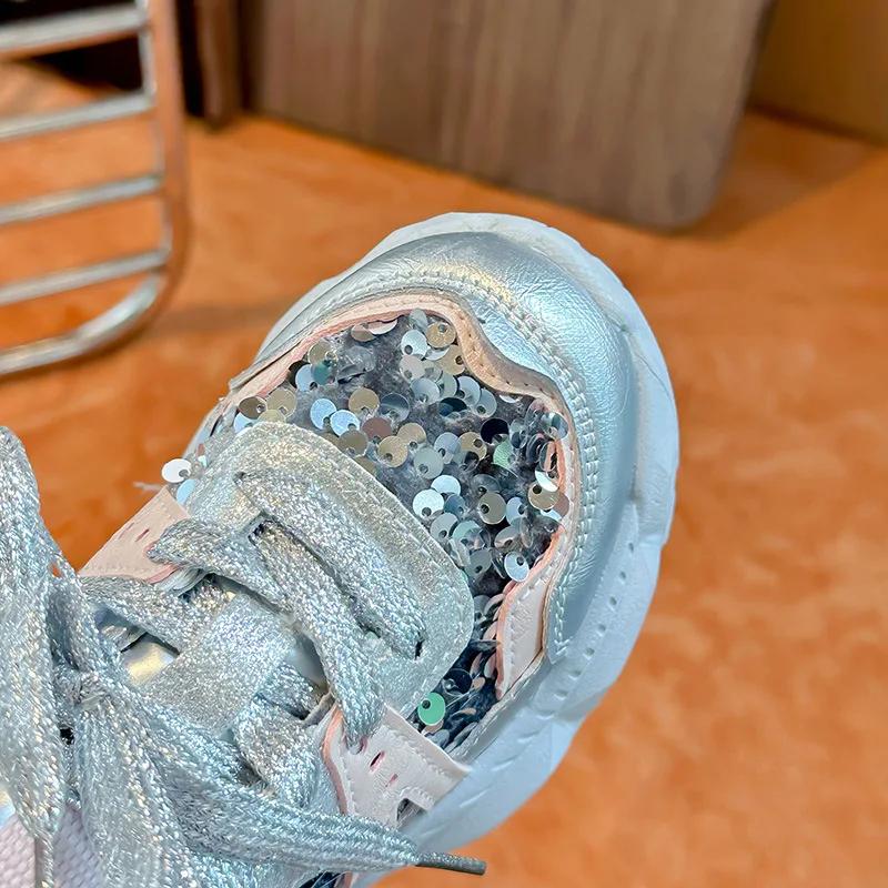 2024 Детские модные кроссовки для девочек, осень, новый корейский стиль, мягкая подошва, удобная внешняя нескользящая спортивная шикарная обувь