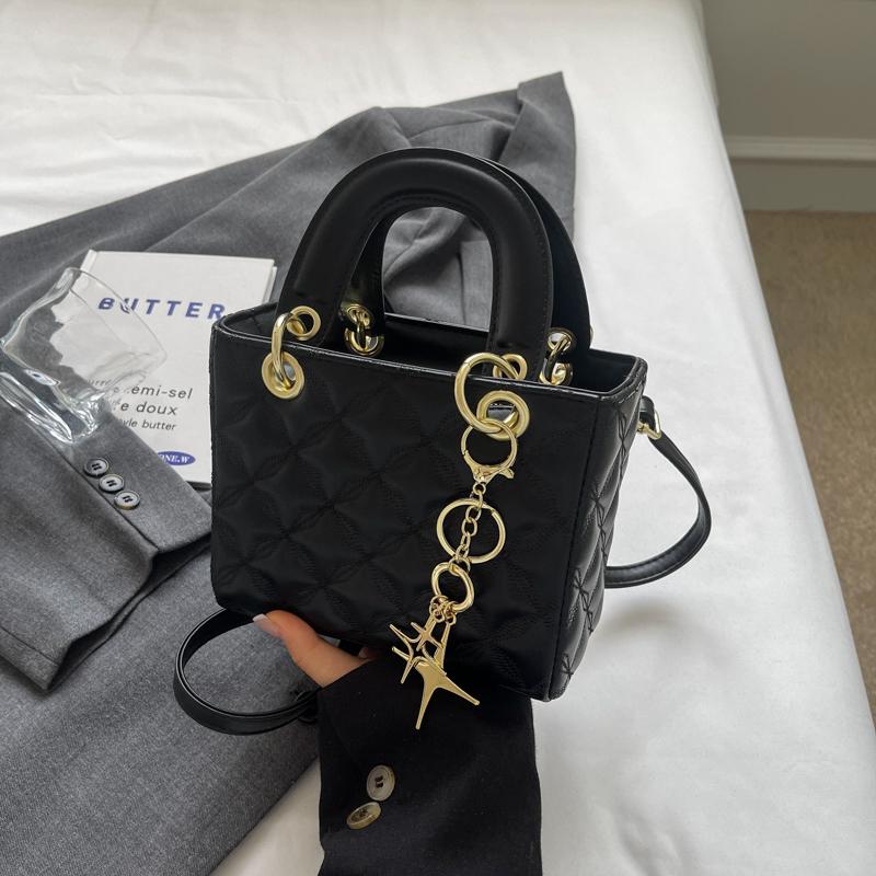 Сумка женская Xiaoxiangfeng Модная женская сумка Осень и зима Глянцевая сумка через плечо Нишевая Простая Портативная Ромбовидная Темперамент Принцесса Диана Сумка