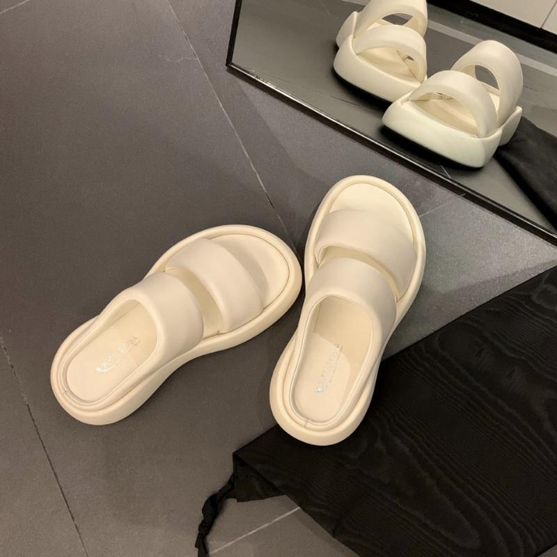Летние белые шлепанцы на толстой подошве для женщин 2024 Новые модные универсальные шлепанцы на одной линии для женщин, повседневные сандалии