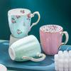 Керамическая кофейная кружка с цветочным узором, розовая и фиолетовая чашка для чая с ручной росписью и ручками, чашка для горячего питья среднего размера, 400 мл