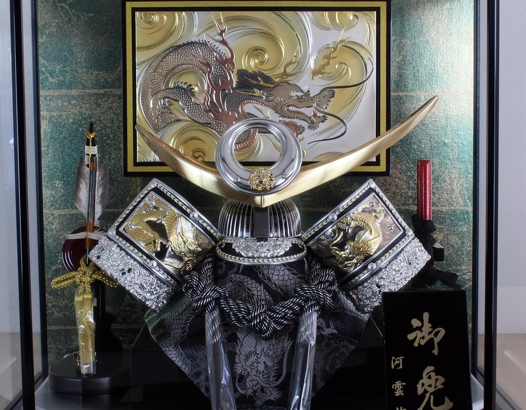 Майская кукла Шлем в футляре Украшение Шлем Уэсуги Кэнсина Ширина 48 x Глубина 32 x Высота Шестиугольный Лакированный черный Стеклянный футляр G2601BZ 47,5 см