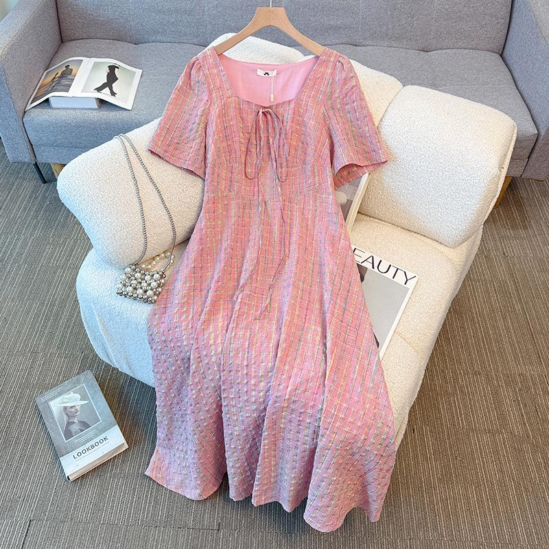 Розовое клетчатое платье большого размера с квадратным вырезом и шнуровкой, с короткими рукавами, для стройнящего летнего стиля