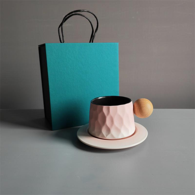 Высококачественная легкая роскошная керамическая кофейная чашка, подарочная чашка, креативный набор кофейных чашек и блюдец, простой для домашнего использования