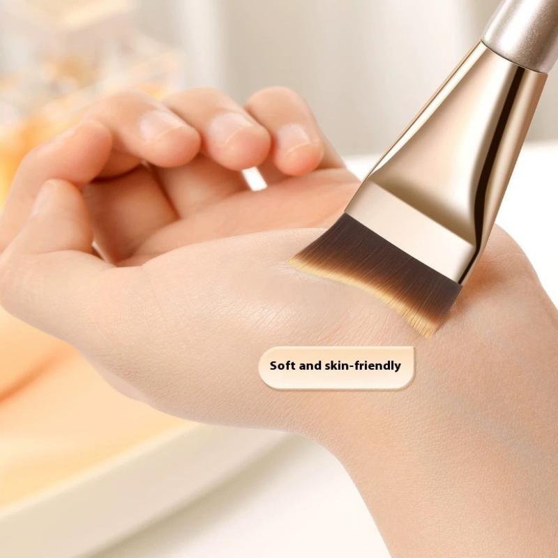 2Pcs Professional Arc-Shaped Flat-Head Ultra-Thin Foundation Brush, Paint-Free And Traceless Foundation Liquid Brush