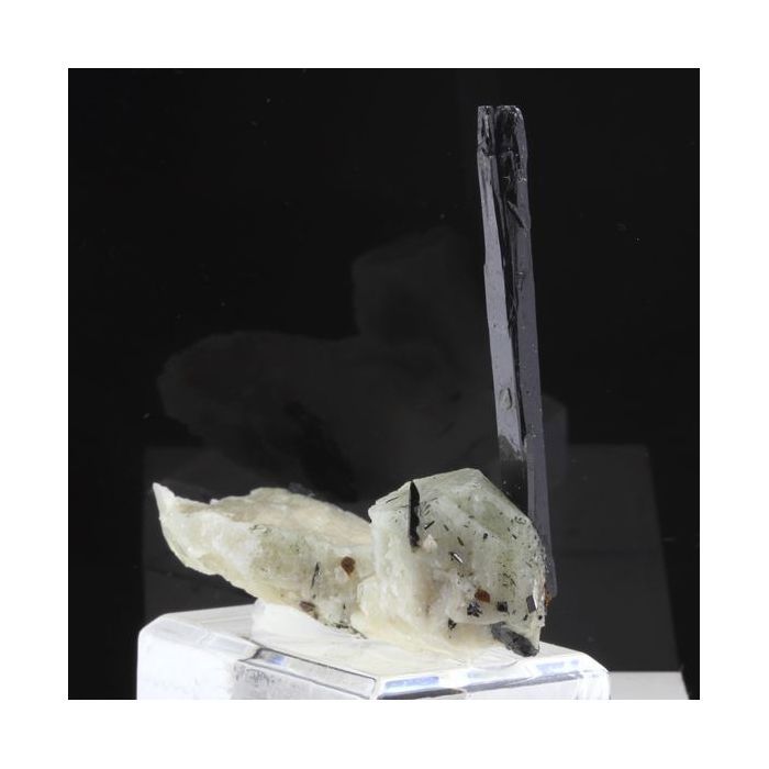 Pierres et Minéraux. Aegirine. 125.5 ct. Mount Malosa, Zomba District, Malawi.