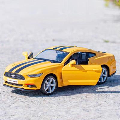 Ford Mustang GT 2015 Симуляция суперкара Литые и игрушечные транспортные средства Инерционный механизм и открывающиеся двери RMZ city 1:36 Коллекционная модель автомобиля из сплава