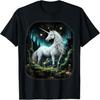 Фэнтезийная белая футболка с единорогом, стоящим в лесу под звездами