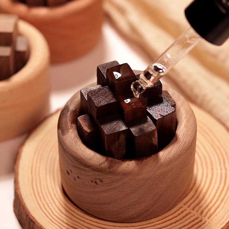 Small Wooden Aroma Diffuser Ornament for Office Fragrance