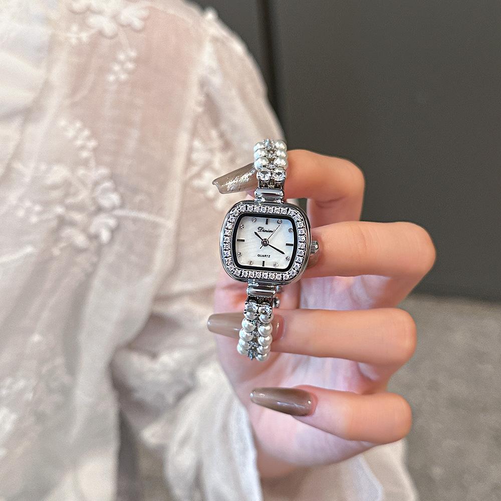 Легкие роскошные модные кварцевые часы с квадратным бриллиантом, элегантные темпераментные женские повседневные часы с жемчужным браслетом