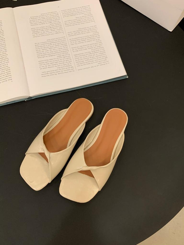 Модные туфли на плоской подошве с одним словом, женская обувь, летняя одежда 2025 года, новые летние простые пляжные сандалии