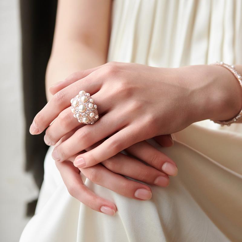 APM Monaco ring [Romantic Confession] Dense, fashionable and elegant crystal-set diamond and pearl, exquisite, luxurious and bright gold/white 52