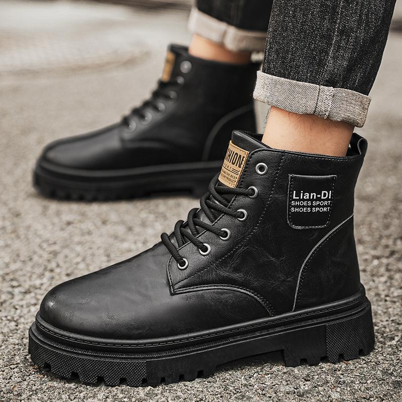 Новая повседневная обувь в британском стиле на весну. Высокие мужские ботинки Martin. Модные трендовые рабочие ботинки. Мужская обувь.