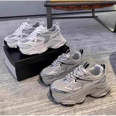 Женские кроссовки на толстой подошве, увеличивающие рост, весна 2025, новые, жареный стритстайл, ретро, универсальные, маленькие, супер огонь, повседневные спортивные туфли