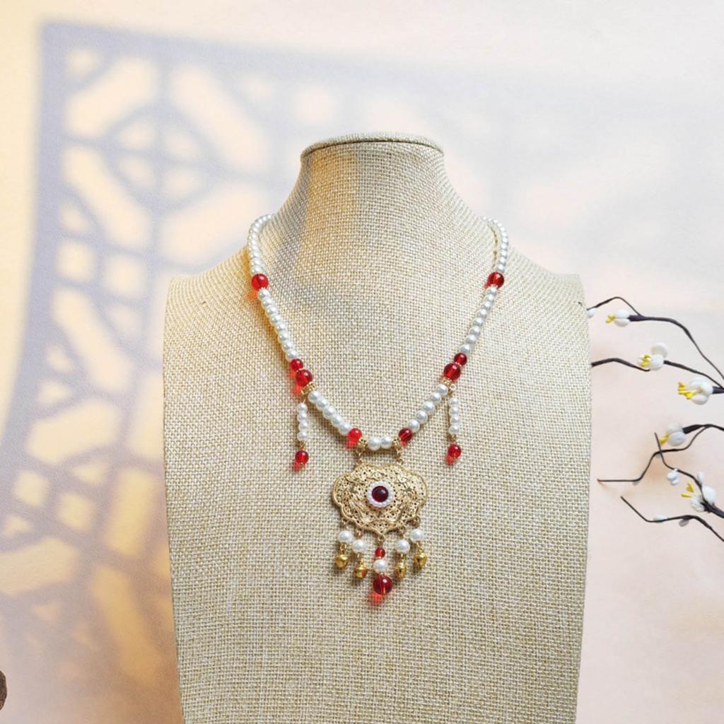 Стильное китайское ожерелье с кулоном в виде старинного колокольчика. Искусно выполненный аксессуар для ожерелья, идеально подходящий для любителей ханьфу.