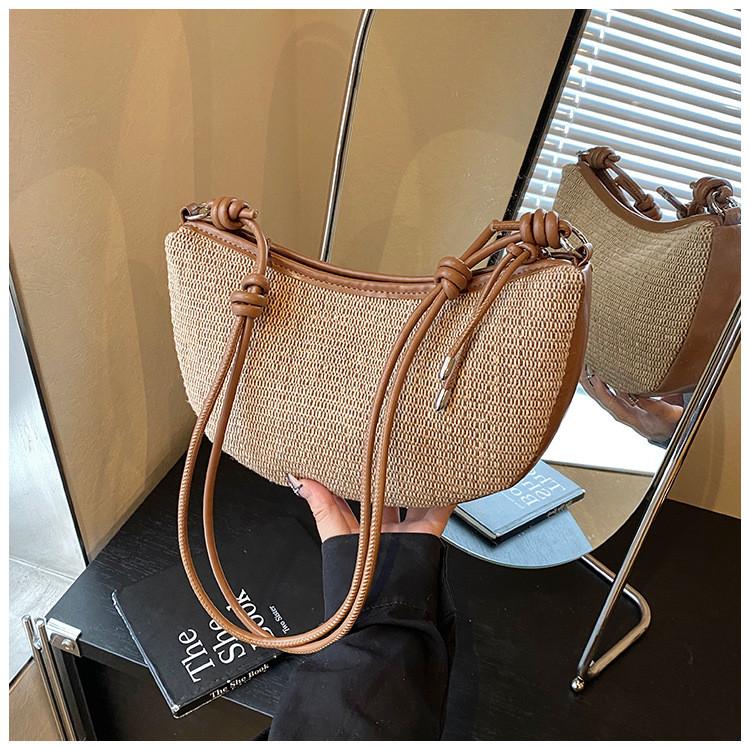 IELGY Hand-Woven One-Shoulder Messenger Dumpling Bag