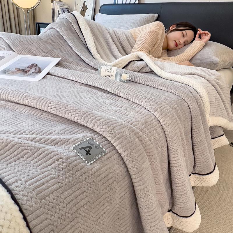 Двухслойное одеяло из кораллового флиса Golden Turtle - толстое, теплое покрывало для дивана