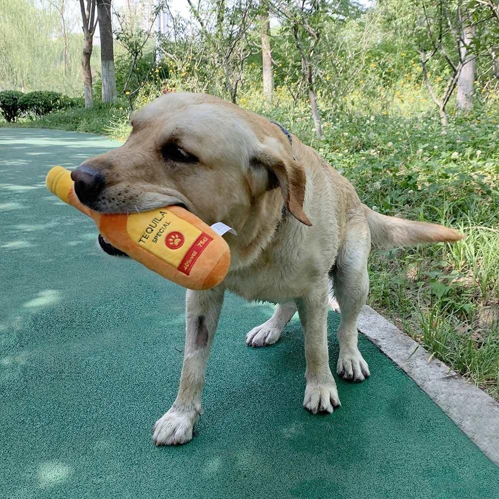Durable Eco-Friendly Funny Pet Plush Wine Bottle Dog Chew Toy Squeaky Teeth Cleaning Bite Resistant