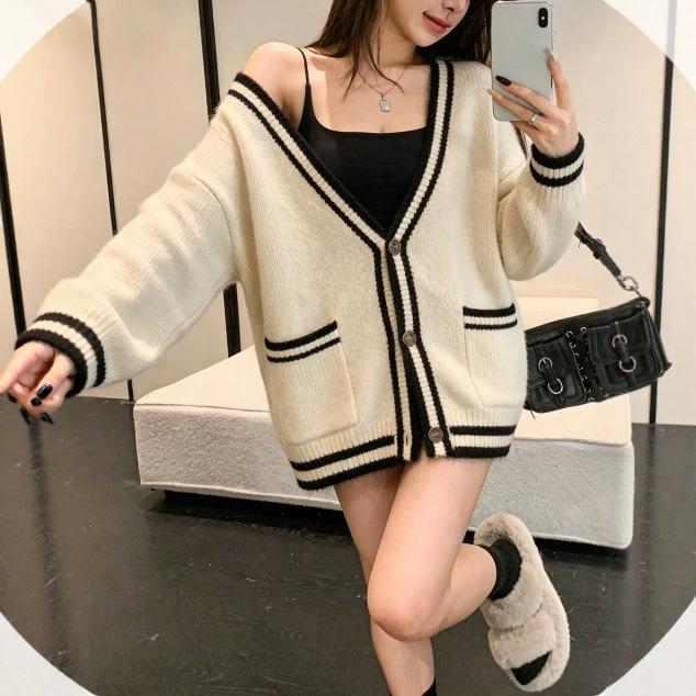Contrasting color pocket knitted cardigan jacket women's high-end sense loose and lazy college style autumn and winter outer sweater
