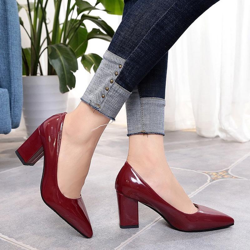 2025 New Style Pointed Sexy Thick Heel Shoes Solid Color Fashion Versatile Shoes Wedding Banquet Celebrity Style Talon Femme