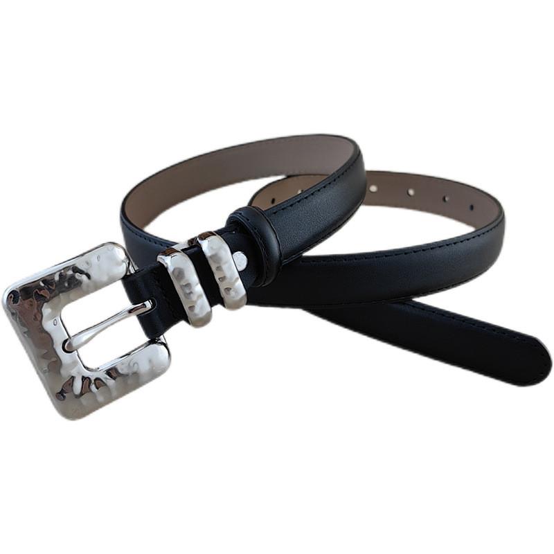 Женский дерма-пояс минималистичного стиля с металлической пряжкой-булавкой, формирующий талию для платья