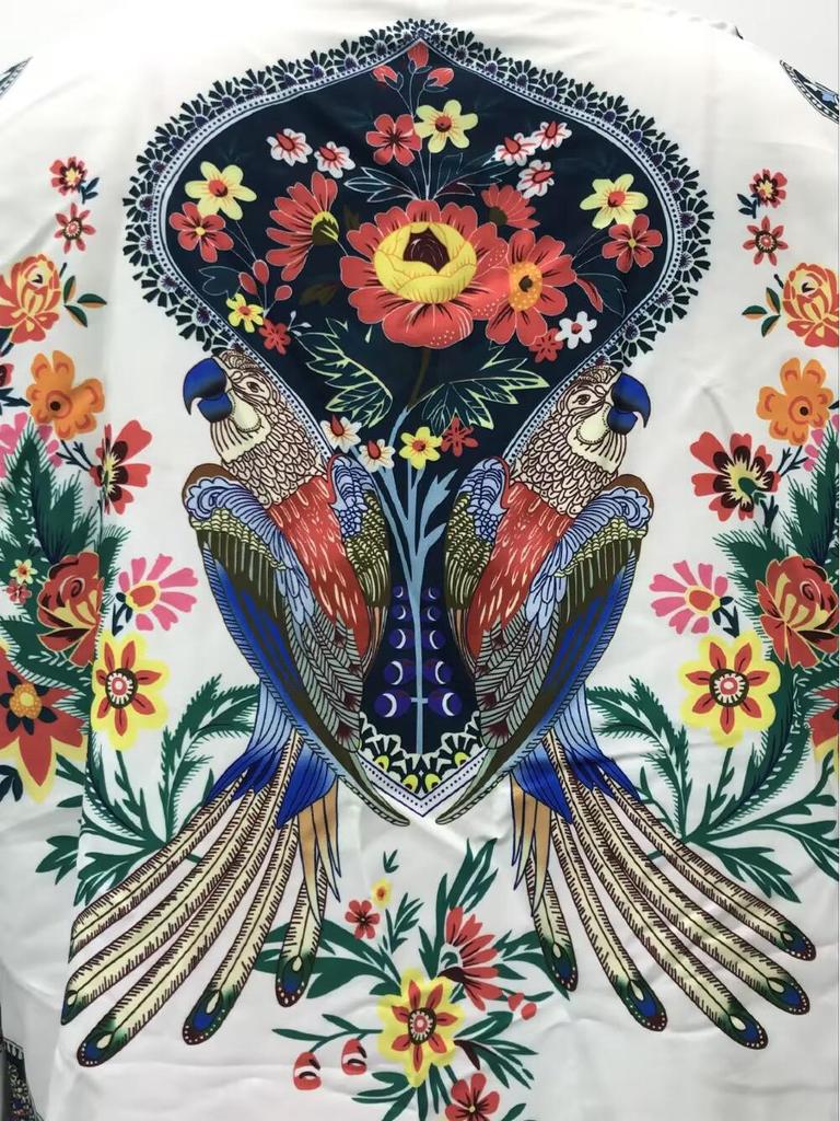 Женский топ с рукавами-фонариками и цифровым принтом весна/лето 2025 г.