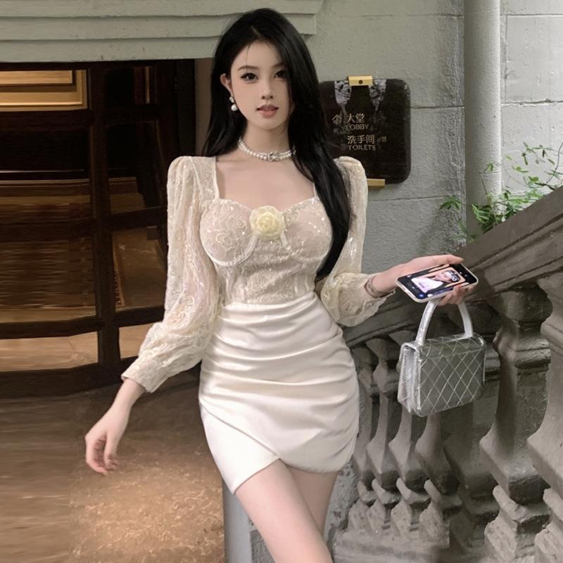 Женское платье с французским квадратным вырезом, кружевом и длинными рукавами, с запахом на бедрах