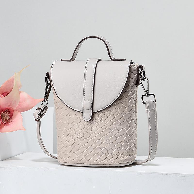 2025 New Woven Mobile Phone Bag Fashionable and Lightweight Mini Versatile Portable Shoulder Messenger Bag